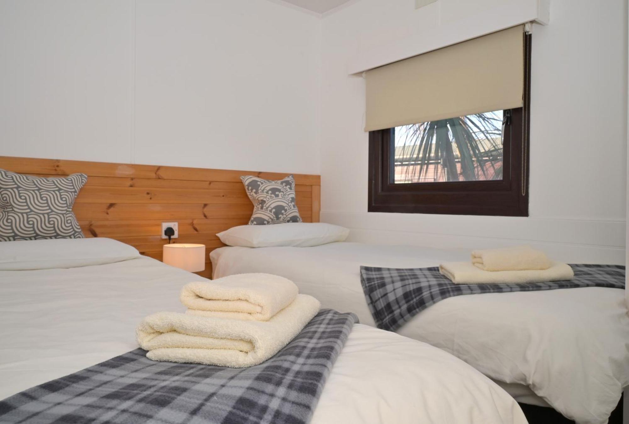 Lodge Cabin With Fabulous Views - Farm Holiday Stranraer Exteriör bild